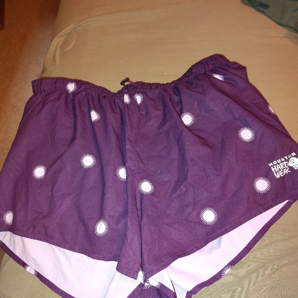Mountain Hardwear Purple Shorts with Sunburst Pattern And Liner